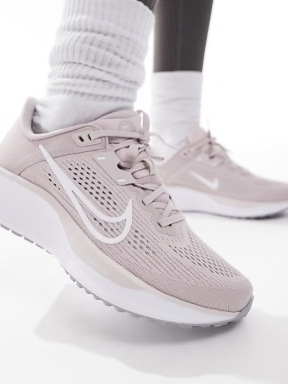 Nike Quest 6 'Pink Wolf Grey'WOMEN'S Shoes Pale Pink & White Size 10